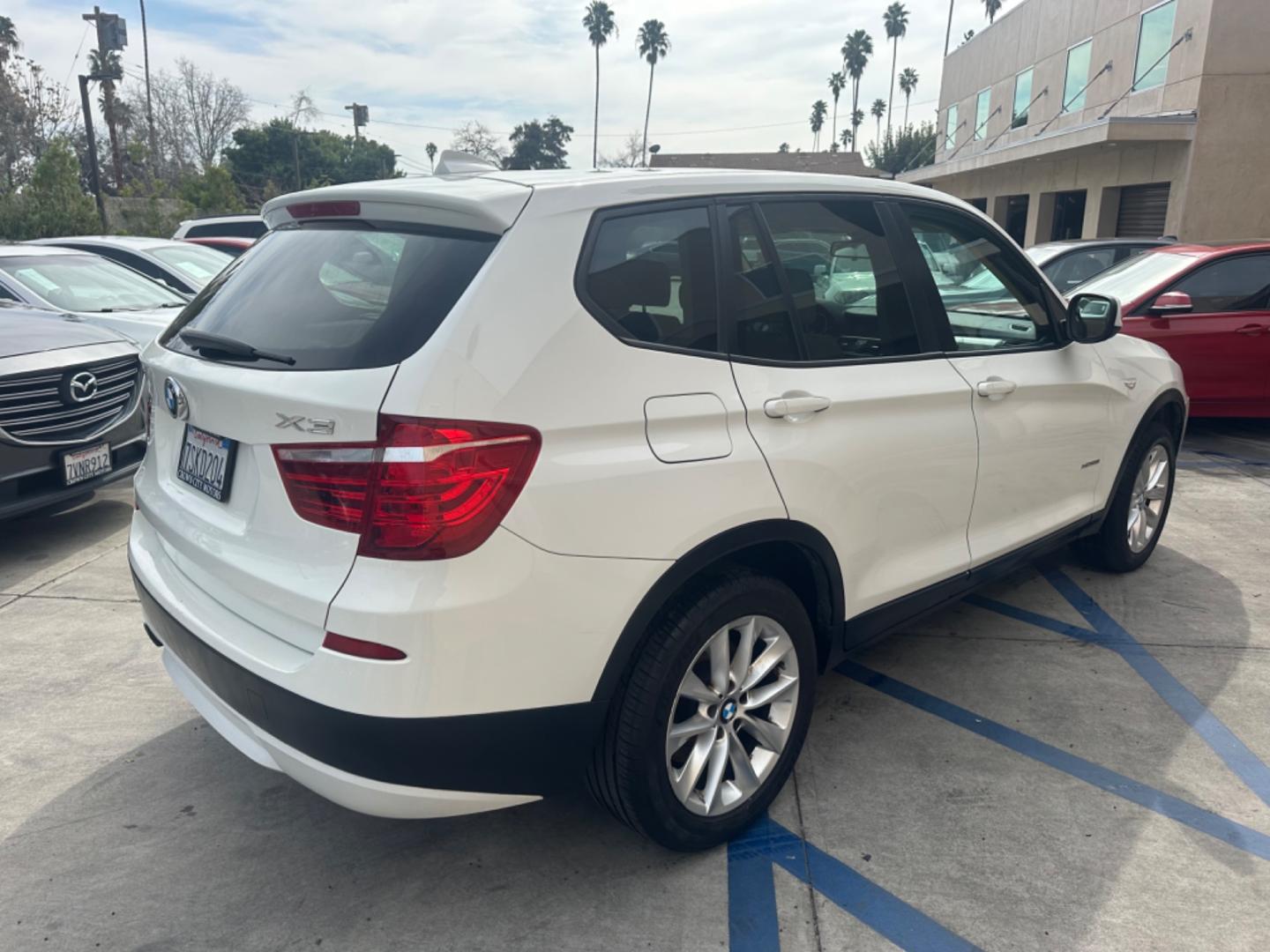 2013 WHITE /Tan BMW X3 xDrive28i (5UXWX9C54D0) with an 3.0L L6 DOHC 24V engine, 8-Speed Automatic transmission, located at 30 S. Berkeley Avenue, Pasadena, CA, 91107, (626) 248-7567, 34.145447, -118.109398 - Moon roof! Leather! Premium Package! - Photo#4